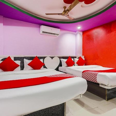 Oyo 45752 Hotel Sb Palace Godarpura Luaran gambar