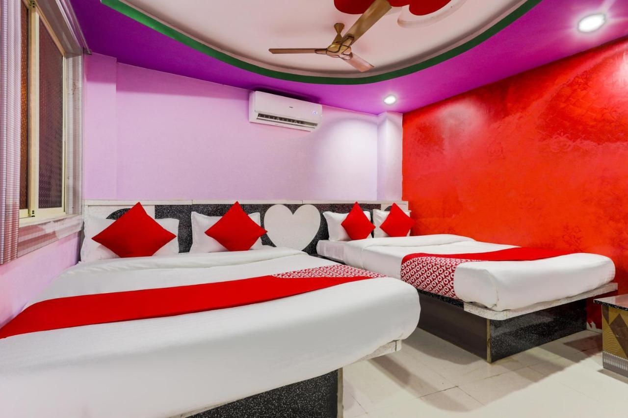 Oyo 45752 Hotel Sb Palace Godarpura Luaran gambar