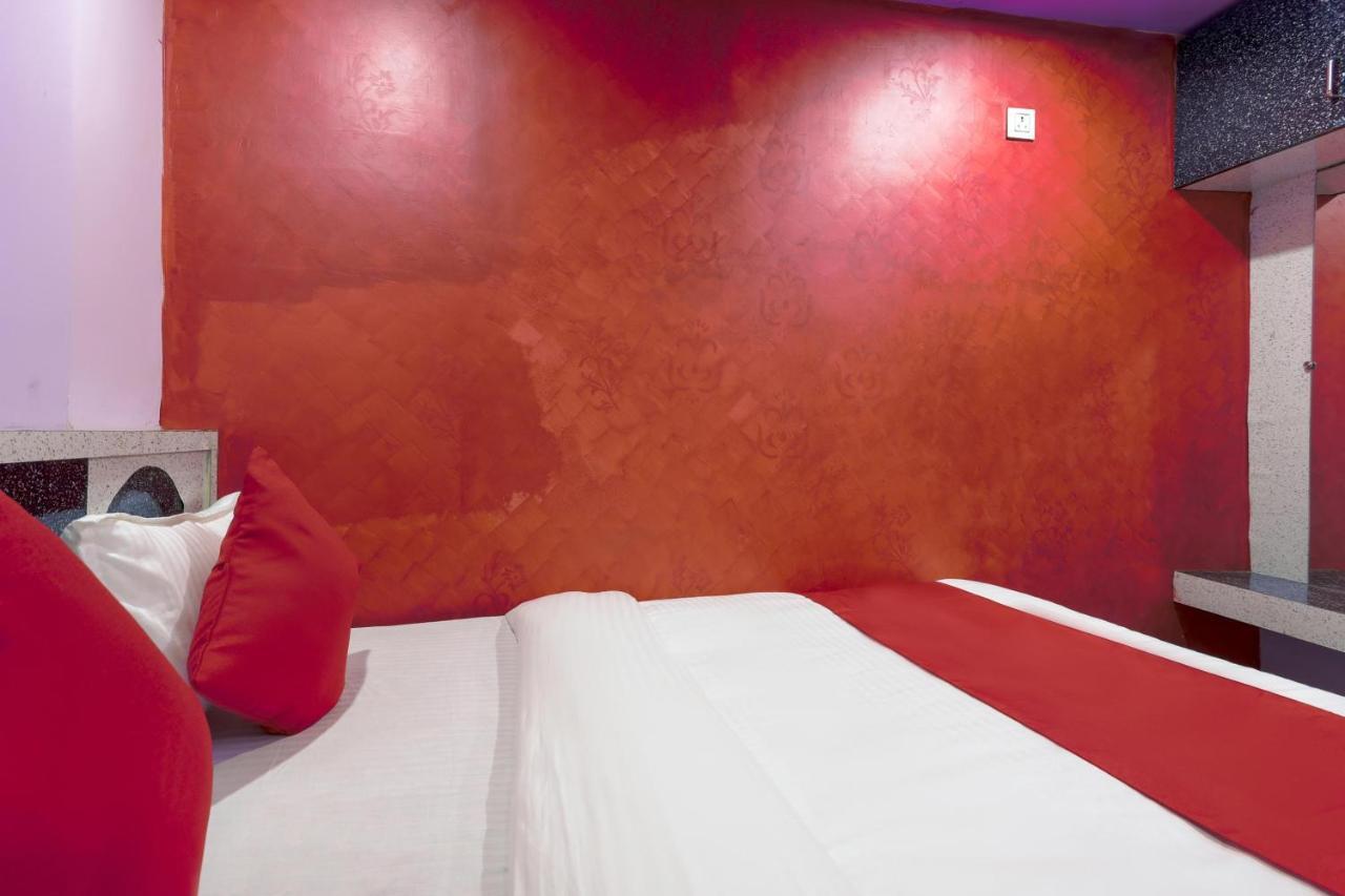 Oyo 45752 Hotel Sb Palace Godarpura Luaran gambar