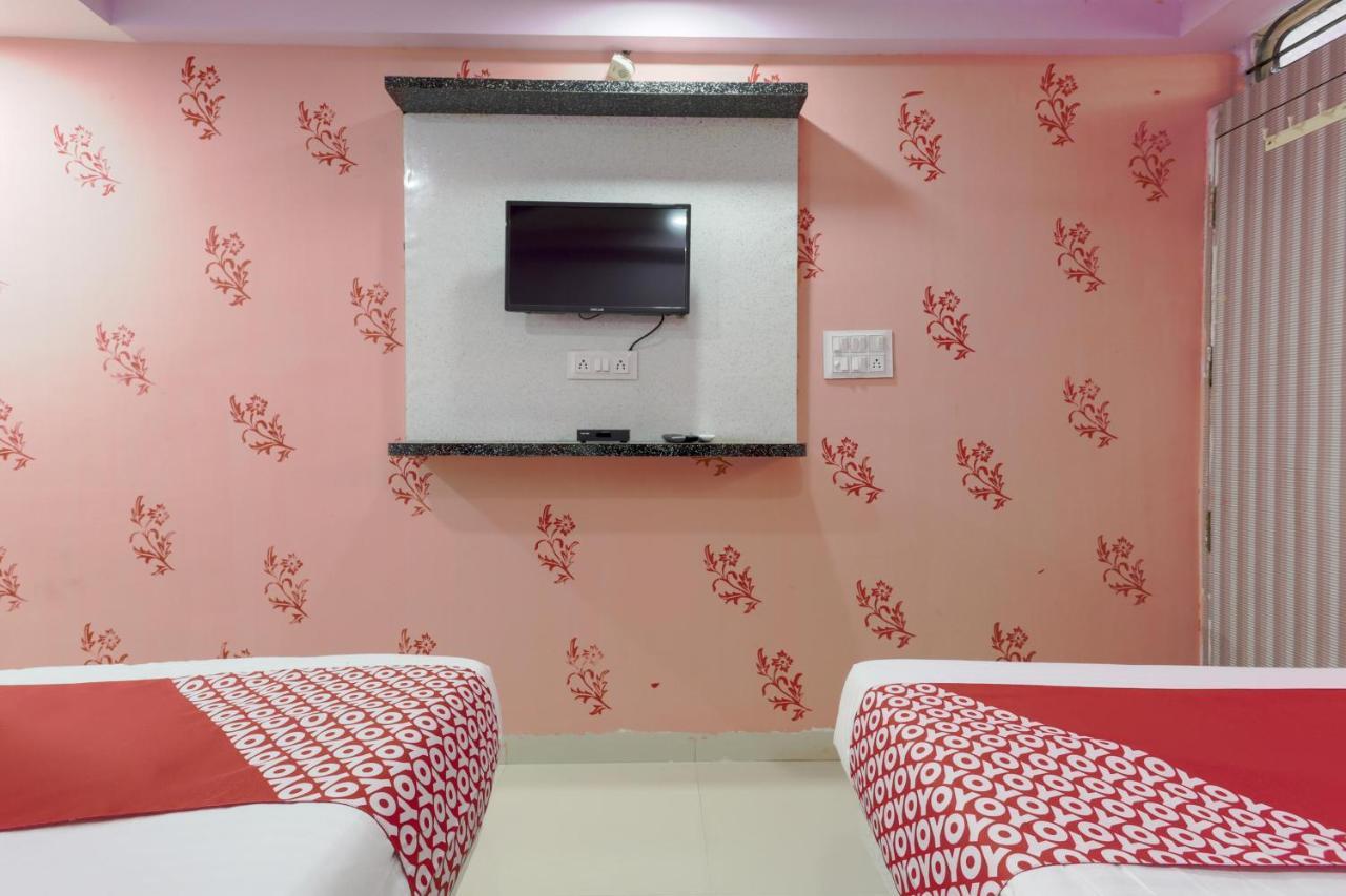 Oyo 45752 Hotel Sb Palace Godarpura Luaran gambar