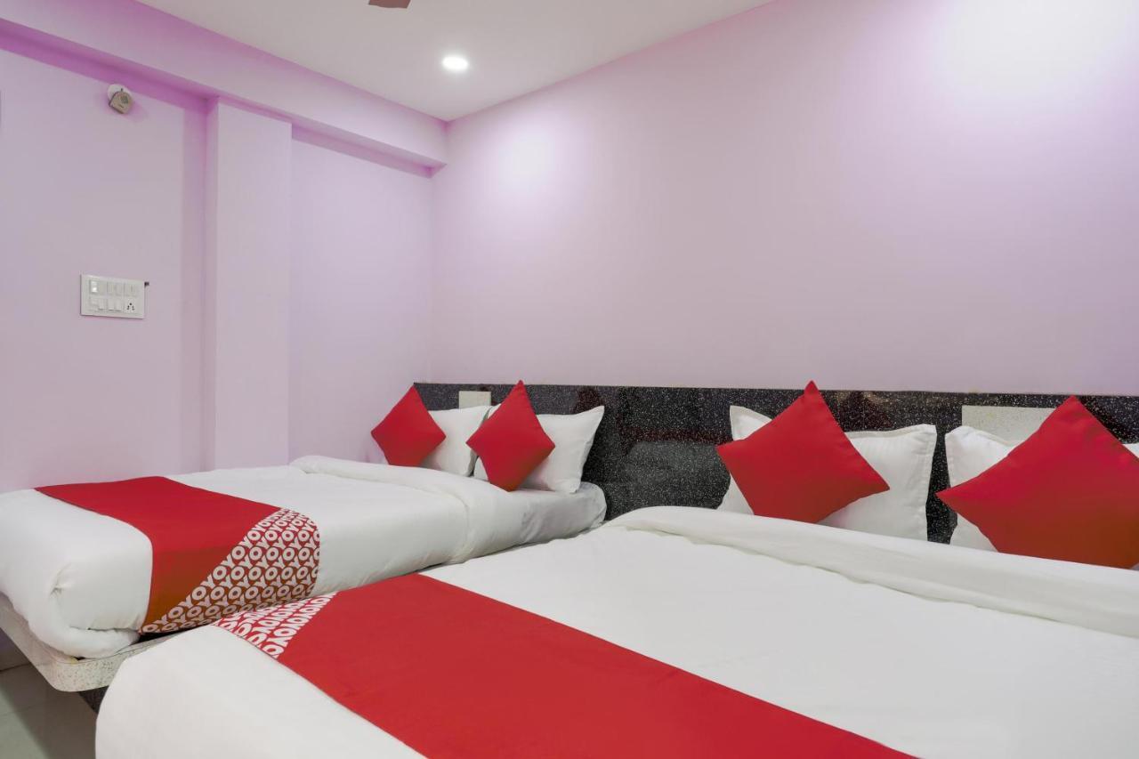 Oyo 45752 Hotel Sb Palace Godarpura Luaran gambar