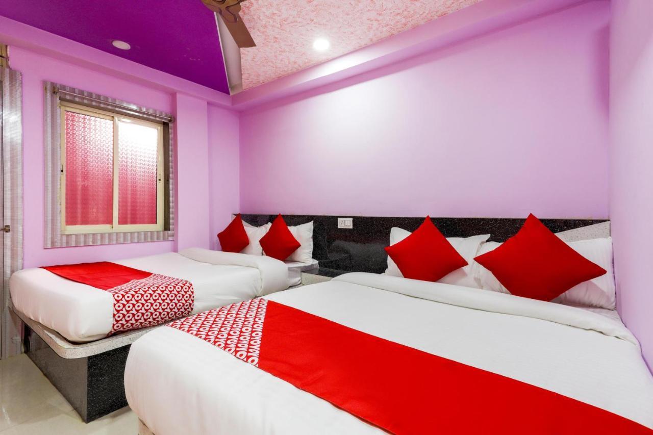 Oyo 45752 Hotel Sb Palace Godarpura Luaran gambar