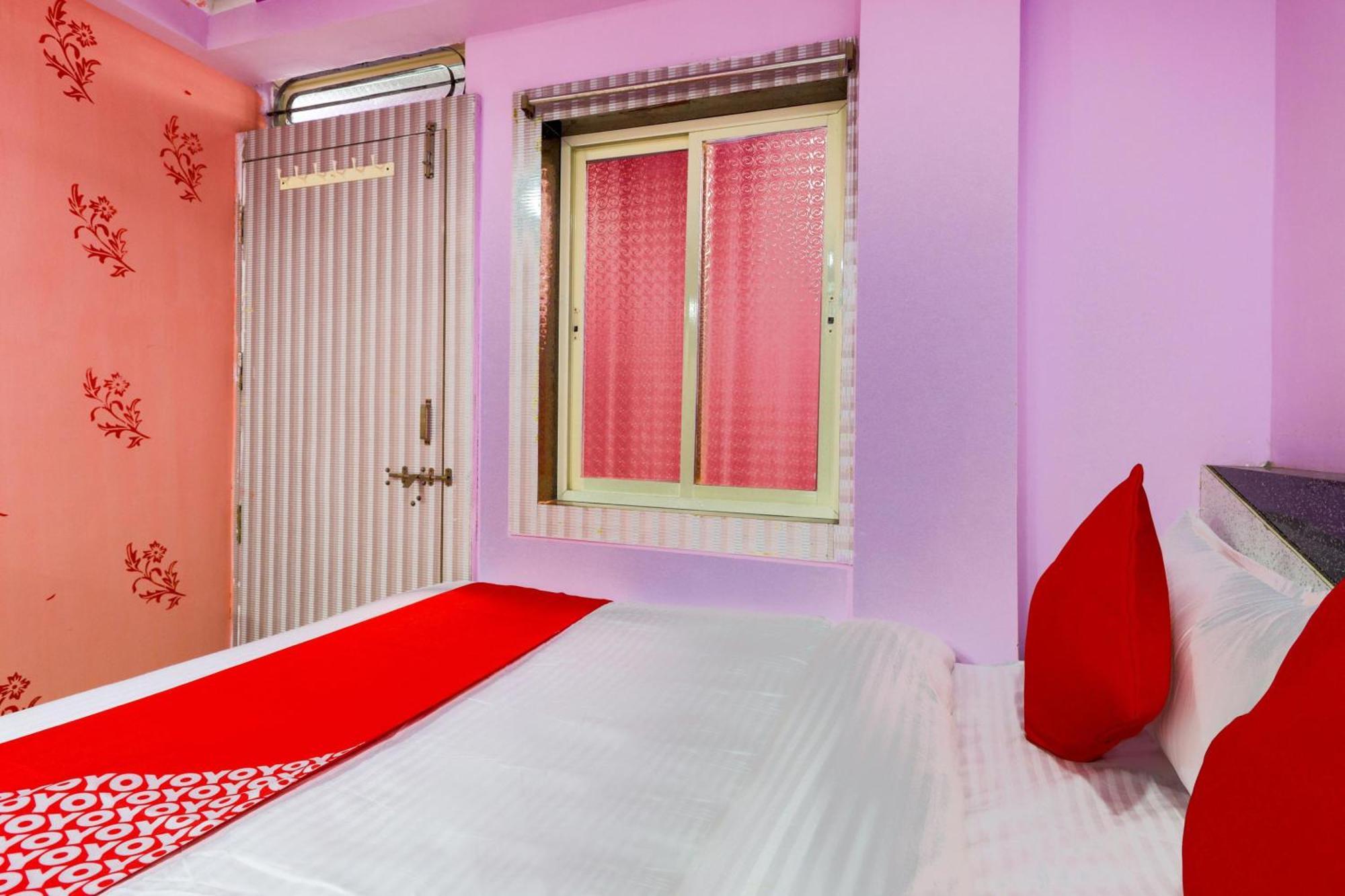 Oyo 45752 Hotel Sb Palace Godarpura Luaran gambar