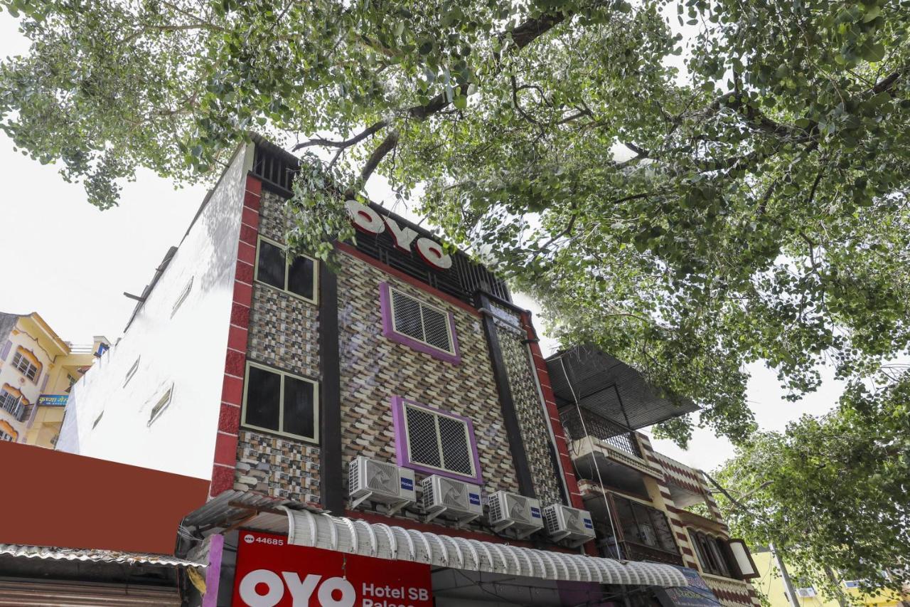 Oyo 45752 Hotel Sb Palace Godarpura Luaran gambar