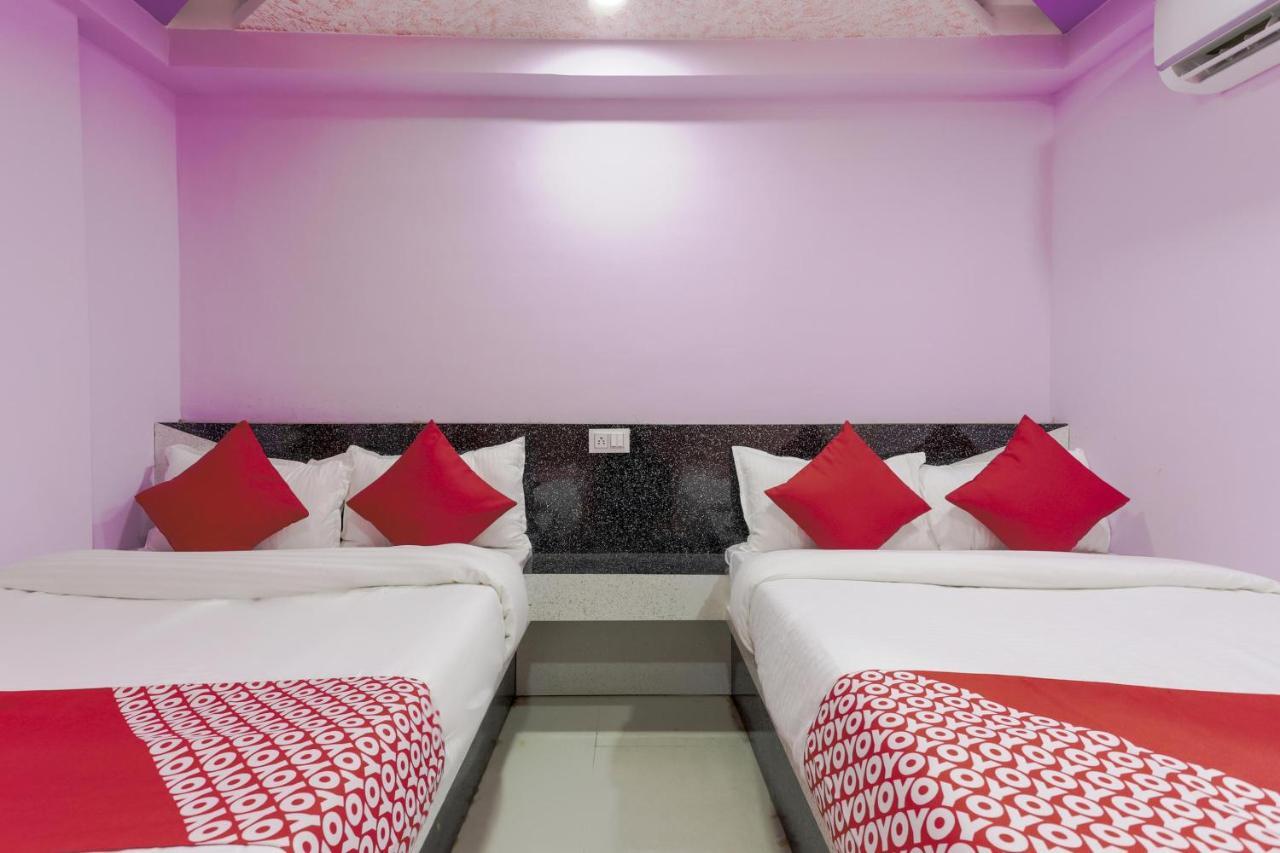 Oyo 45752 Hotel Sb Palace Godarpura Luaran gambar