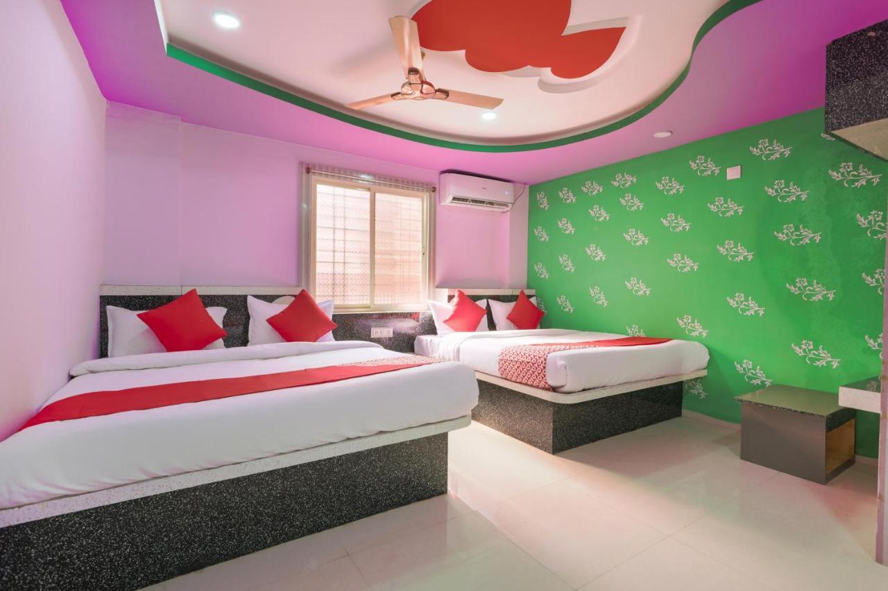 Oyo 45752 Hotel Sb Palace Godarpura Luaran gambar