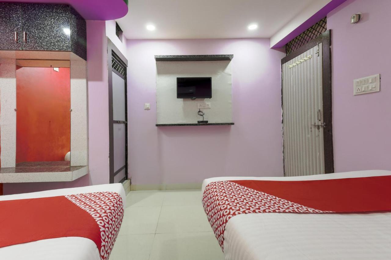 Oyo 45752 Hotel Sb Palace Godarpura Luaran gambar