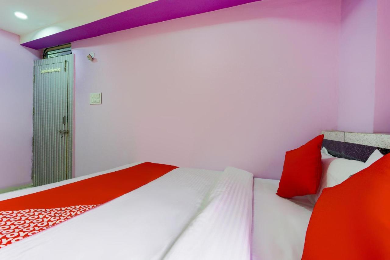Oyo 45752 Hotel Sb Palace Godarpura Luaran gambar