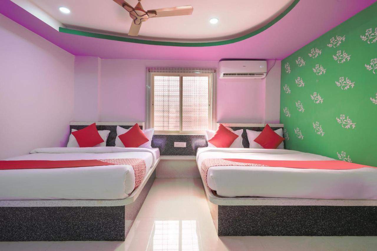Oyo 45752 Hotel Sb Palace Godarpura Luaran gambar